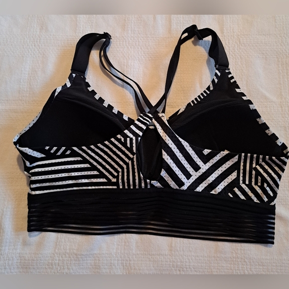 Victoria Sport women's 36C black and white sports bra adjustable straps pullover - Picture 3 of 7